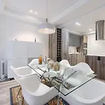 Near Museum Luxury By Next Stop