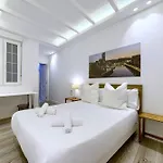 Апартаменты Near Museum Luxury By Next Stop *