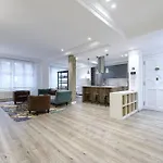 Near Museum Luxury By Next Stop