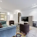 Near Museum Luxury By Next Stop Apartament *