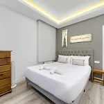 Near Museum Luxury By Next Stop Apartament