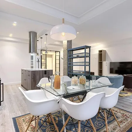 Near Museum Luxury By Next Stop Apartament
